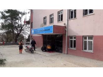 Belediye Başkanı: Okulun bahçesine havan mermisi düştü