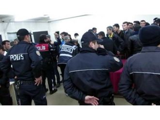 Siyasi partiye kumar baskını