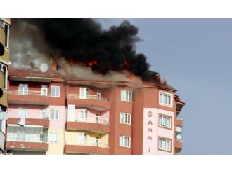 14 katlı binanın çatısında yangın
