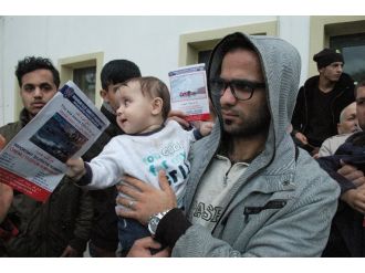 Mültecilere "ölüme yolculuk yapmayın" uyarısı