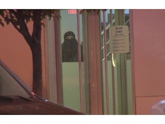 Çarşaflı soyguncu tutuklandı