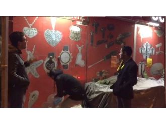 Dükkanda müşterisini unuttu