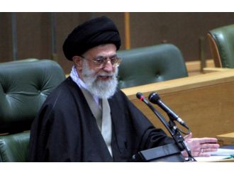 Hameney’den Ruhani’ye tebrik ve uyarı