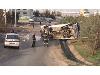 Öğretmen ve öğrencileri taşıyan servis devrildi: 11 yaralı