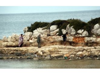 Tartıştıkları 4 mülteciyi denize attılar