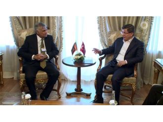 Davutoğlu Davos görüşmelerini sürdürüyor