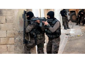 Sur’da bomba infilak etti: 4 yaralı