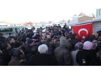 Şehit polisin cenazesi baba ocağında