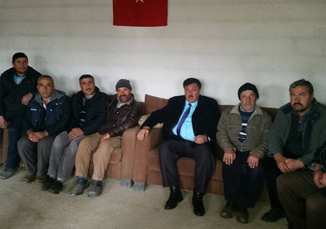 Çeleğen Karla Mücadele Ekiplerine Tatlı İkram Etti