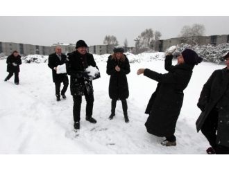 Meclis’te gazetecilerin kar keyfi