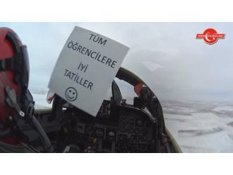 Türk Yıldızları’ndan öğrencilere sürpriz