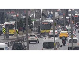 İstanbul’da beklenen kar yağışı başladı