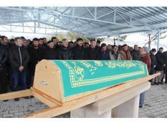 Zayıf notların intihara sürüklediği çocuğa veda