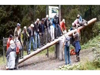 Yaşlıların tahterevalli eğlencesi kötü bitti