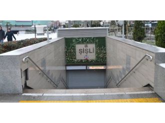 Şüpheli paket metro istasyonunu kapattırdı