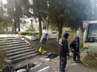 Koç’un cenazesi için mezarlıkta hummalı bir çalışma yapılıyor