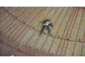 Cami inşaatında göçük: İşçi tavanda 4 saat asılı kaldı