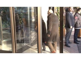 Koç ailesi taziyeleri kabul ediyor