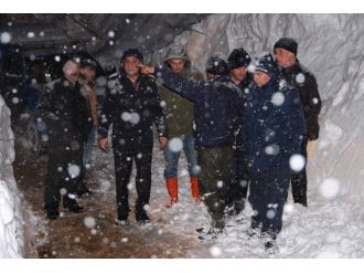 Çığda mahsur kalanlar 7 saatte kurtarıldı