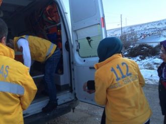 Acil servis ekibi az kalsın donacaktı