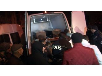 Cinnet getiren baba, eşini ve çocuklarını vurdu!