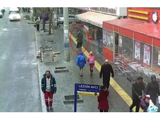 Genç kadına kapkaç şoku !