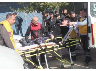 Anne babasını döven ağabeyini öldürdü