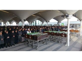 Cinnet getiren adam ve öldürdüğü ailesi toprağa verildi