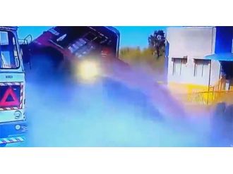 Freni patlayan kamyon dehşet saçtı !