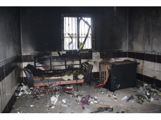 20 evi yağmalayıp ateşe verdiler