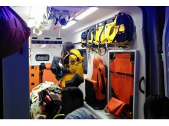 Karısını silahla vurdu