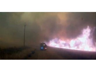 Alevlerin ortasında kaldılar !