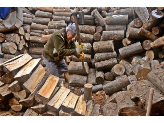 Tek bacağıyla tonlarca yükün altında