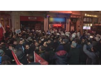 Rusya Konsolosluğu önünde arbedeli protesto!