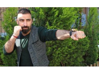 Dolandırıcılar dünya kick boks şampiyonuna denk geldi!