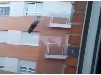 Anahtarlarını evde unutması sonu oldu