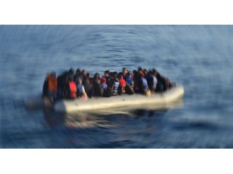 Mülteci botu battı: 11 ölü