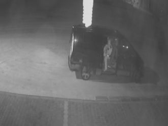 VIP minibüslü hırsızlar güvenlik kamerasında