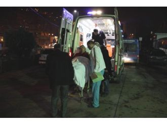 Polise çekiçli saldırı: 5 polis yaralı