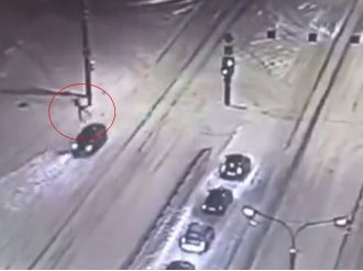 Metrelerce havaya uçtu ! O anlar kamerada