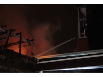 Tarihi bina küle döndü!