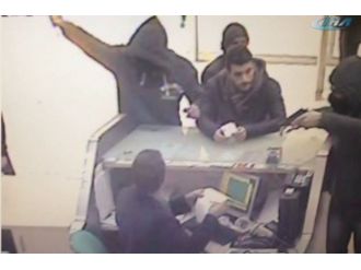 Silahlı PTT soygunu kamerada