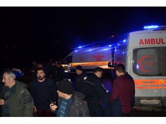 Denize uçan araçtaki 5 kişiyi vatandaşlar kurtardı