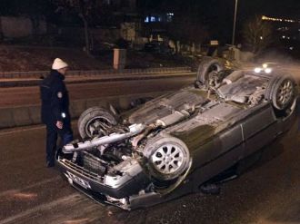 İki araç çarpıştı: 6 yaralı