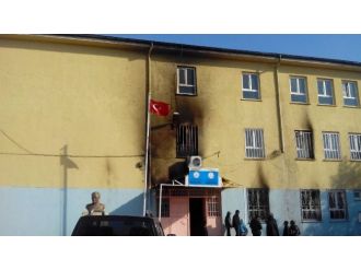 Okula molotoflu saldırı