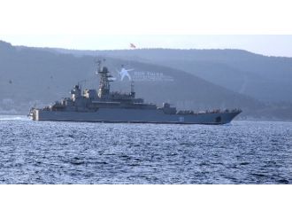 Rus savaş gemileri boğazdan geçti