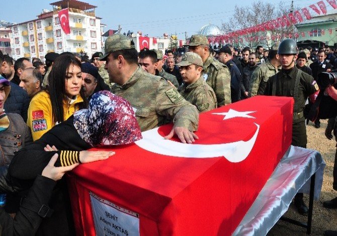 Elbistan'da Sur Şehidini On Binler Uğurladı