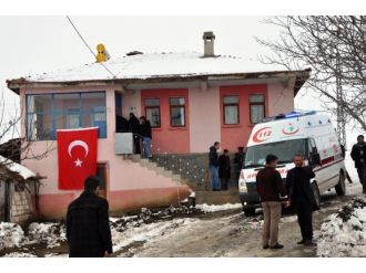 Şehit astsubayın baba ocağına ateş düştü