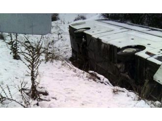 Yolcu otobüsü devrildi: 13 yaralı