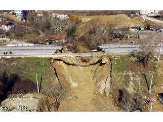 Yol ikiye ayrıldı: 400 yıllık köprü ile 200 yıllık değirmen yıkıldı